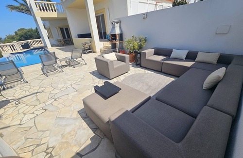 Cala Vadella House | Casa Limonada for 6 people - with sea views near the beach.