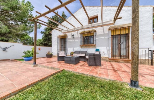 Conil de la Frontera House | Casa Los Pinos Torre Atalaya - Comfortable andalucian cortijo with fenced pool not far from the beach