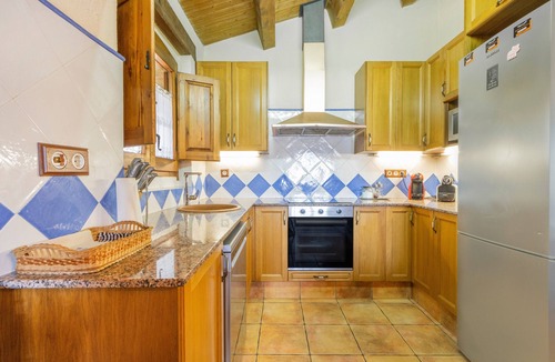 Olius Cottage | Casa Marcús. Country House with Private Pool, BBQ, Games Room & 4 Suites (12 Guests)