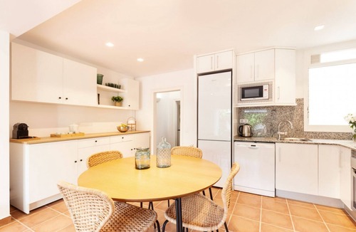 Vilassar de Mar Apartment | Casa Rosari I - Garden & Private Parking