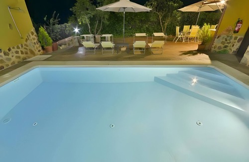 Horcajo de los Montes House | Casa Sebastiana: Holiday Home with Private Pool, Wi-Fi, and Air Conditioning