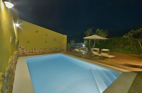 Horcajo de los Montes House | Casa Sebastiana: Holiday Home with Private Pool, Wi-Fi, and Air Conditioning