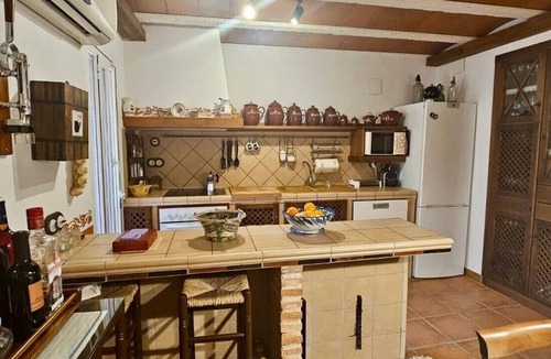 Villarejo de Fuentes House | Casa Turística Los Girasoles – Rural Getaway with Fireplace, Patios & Pool Access