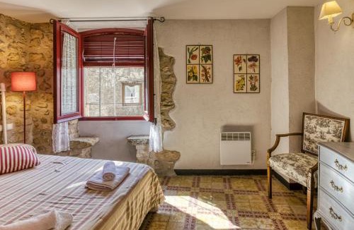 Orriols House | Casa Vermella