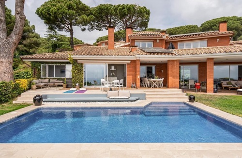 Cabrils Villa | Casa Zen Pool and Views