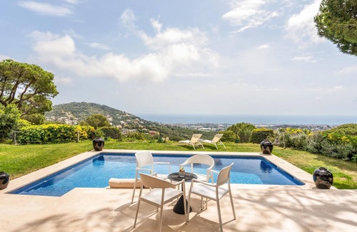 Cabrils Villa | Casa Zen Pool and Views