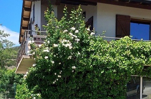 Estavar House | Cerdanya—House with a garden, 1 km from Llivia 7 people Near Font-Romeu.