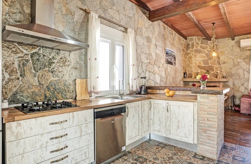 Vejer de la Frontera House | Chalet 'Casa Juan Alba' with Mountain Views, Pool, and Wi-Fi