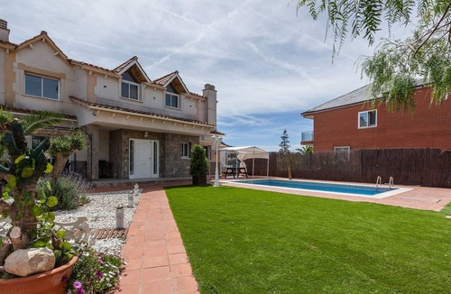 Santa Maria de l'Avall Ski Chalet | Chalet 'Villa Vacaciones' with Private Pool, Wi-Fi and Air Conditioning