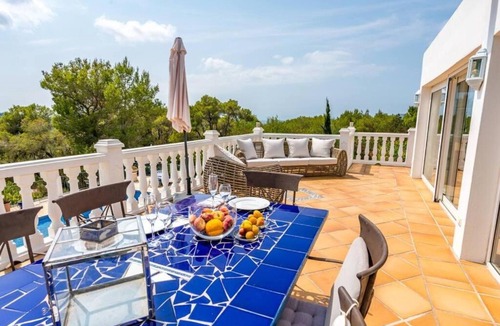 Sant Antoni de Portmany House | Charming holiday home 'Can Paradís' with sea views, Wi-Fi and a/c in Ibiza