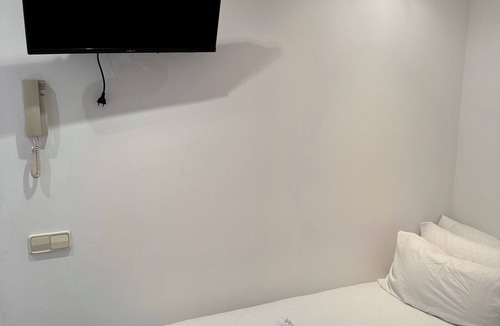 La Bordeta Apartment | Charming 1-bedroom apartment with WiFi, AC in beautiful Barcelona