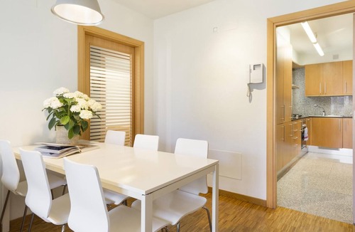 Sant Gervasi Apartment | Charming Apartment in the Center w/Balcony for 6