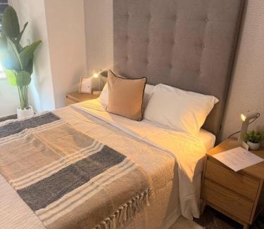 Benalua Apartment | Charming Ensuite Room Near Alicante City Center