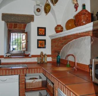 Anora House | Charming House in Añora with Garden