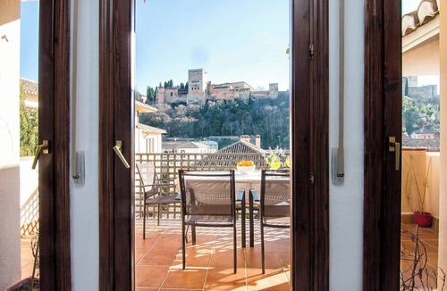 San Pedro Apartment | ChezmoiHomes Unique Alhambra Views