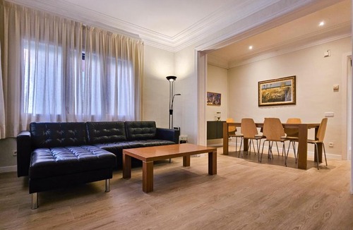 Sant Gervasi – la Bonanova Apartment | Classbedroom Park Güell Apartment