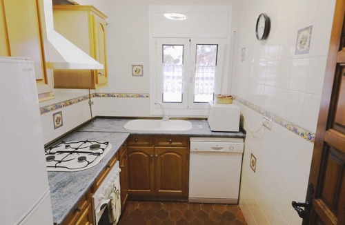 Llanca Apartment | Comfort and tranquility, 50m to the sea, 200m to the beach and the Port - WiFi