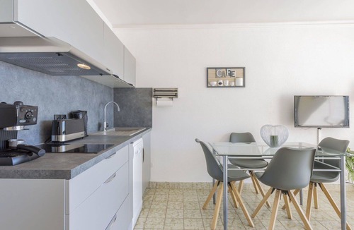 Empuriabrava Apartment | Cosy apartment for 3 guests with WIFI, A/C, TV, patio and pets allowed