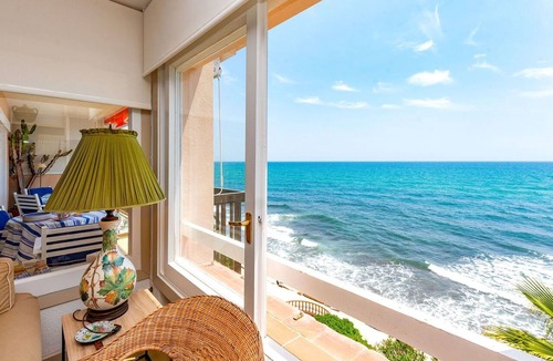 Sant Andreu de Llavaneres Apartment | Cosy apartment for 6 people with pool, WIFI, TV and balcony