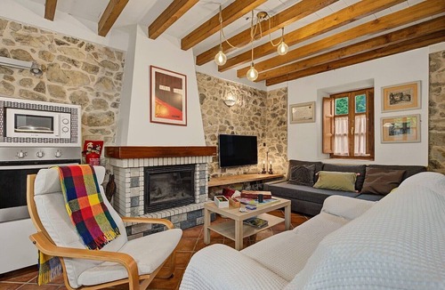 Parres House | Country House 'Rincón Del Sol' with Mountain View and Wi-Fi