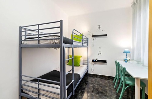 La Bordeta Apartment | Cozy 3 Bedroom flat with Balcony close to Plaza España!