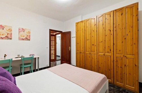 La Bordeta Apartment | Cozy 3 Bedroom flat with Balcony close to Plaza España!