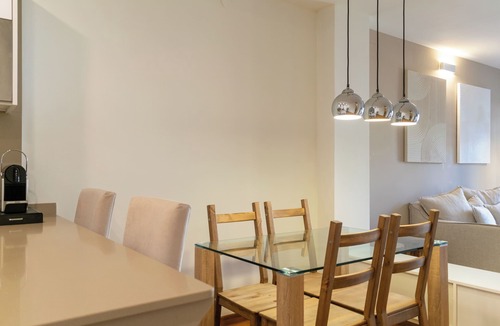 la Vila de Gracia Apartment | Cozy Apt. in Residential Center by Maison Piñata