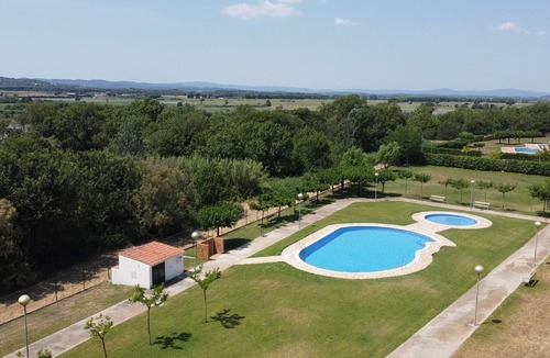 Mas Pinell Ski Chalet | Daró 3D 46 - 50m from the beach, A/C, pool, fiber optic