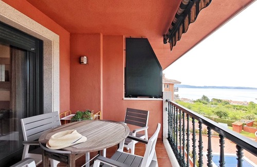Sanxenxo Apartment | Desconectaengalicia Miraflores swimming pool and sea view