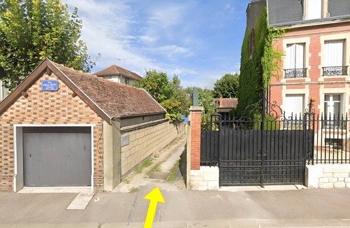 Troyes Apartment | Downtown studio, quiet, charming, wifi
