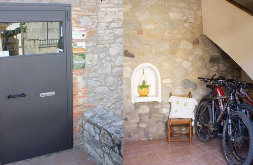 Les Planes d'Hostoles Apartment | Duplex overlooking the pool