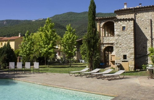Les Planes d'Hostoles Apartment | Duplex overlooking the pool
