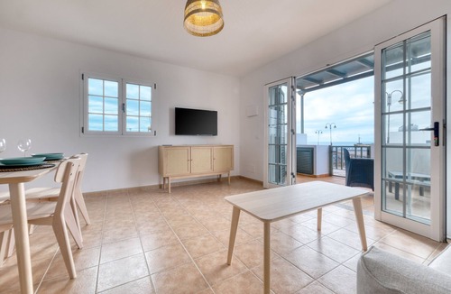 Arrieta House | El Charcón B 10 meters to the beach LVH