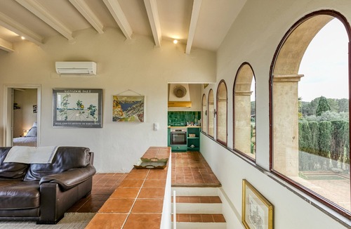 Ventallo Apartment | El Pedró Panoramic Apartment with Mountain Views, Wi-Fi, and Air Conditioning
