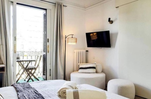 Eixample Apartment | Elegant Apartment with Spectacular Views of Casa Milà on Passeig de Gràcia