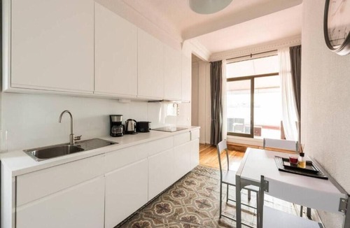 Centro Apartment | Enjoy the private terrace with your group at Madrid's most Iconic address