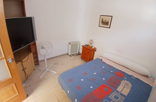 Toledo Bed & Breakfast | Private Room for 2 or 3 People in a Shared House