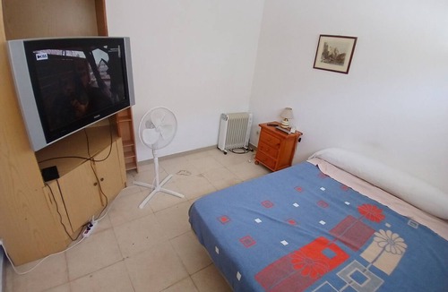 Toledo Bed & Breakfast | Private Room for 2 or 3 People in a Shared House