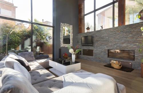 El Papiol Villa | Espai Oliveres Barcelona Villa con piscina