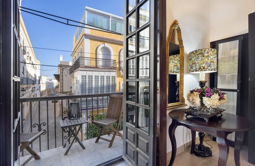 El Puerto de Santa Maria Apartment | Exclusive Apartment in Palace with Balcony, Wi-Fi and Air Conditioning