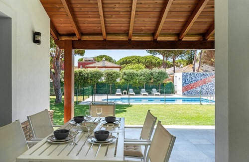 Cabo Roche Villa | Exclusive villa with garden and pool - Villa con encanto