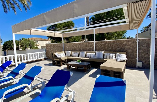 La Zenia Villa | Fab Beach Villa ! Only 3 Minute walk to La Zenia Beach 6 Bedrooms 5 Bathrooms