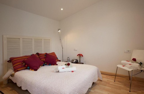 La Font de la Guatlla Apartment | Fabulous 2 Bed with terrace close to Plaza España
