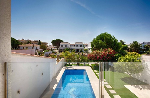 Empuriabrava Villa | FALCONERA VILLA CANAL 3 HA ,PISCINA,AMARRE,WIFI,PARKING