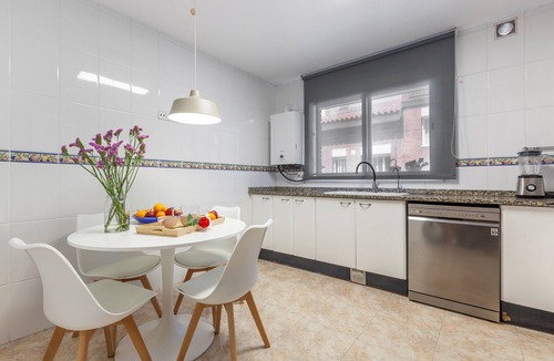 Masnou Apartment | Family Apartment 'Duplex Beach Masnou' with Jacuzzi, Private Terrace and Wi-Fi