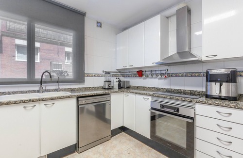 Masnou Apartment | Family Apartment 'Duplex Beach Masnou' with Jacuzzi, Private Terrace and Wi-Fi