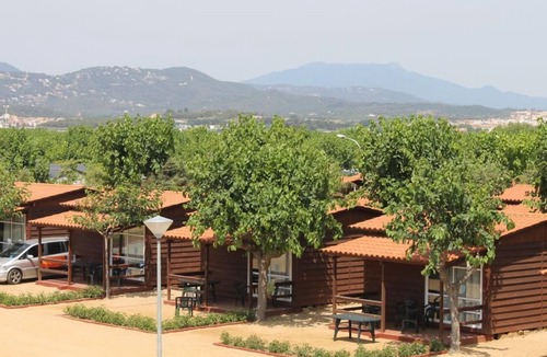 Malgrat de Mar House | Feriendorf Els Pins Bungalow für 4 Personen