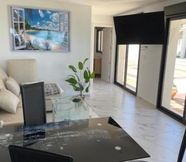 Orihuela Costa House | Ferienhaus direkt am Strand mit Terrasse und Meerblick in Torrevieja