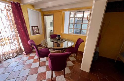 Sonnenland House | "Flora B&B "- Rooms in Privat Home Habitaciones en una casa privada