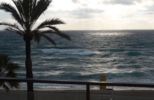 Fuengirola Apartment | Frontline Beach Apartment. Totally renewed. Sunny Apartment. Near the centre.